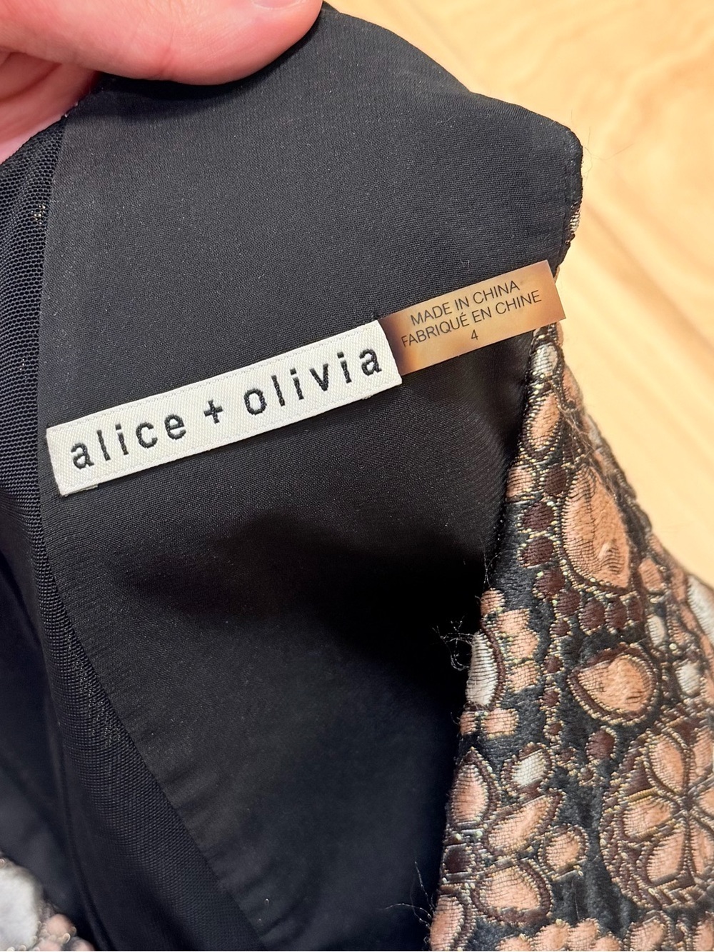 Alice + Olivia Women’s Pacey Low V Lantern Metallic Brocade Dress - Picture 5 of 6